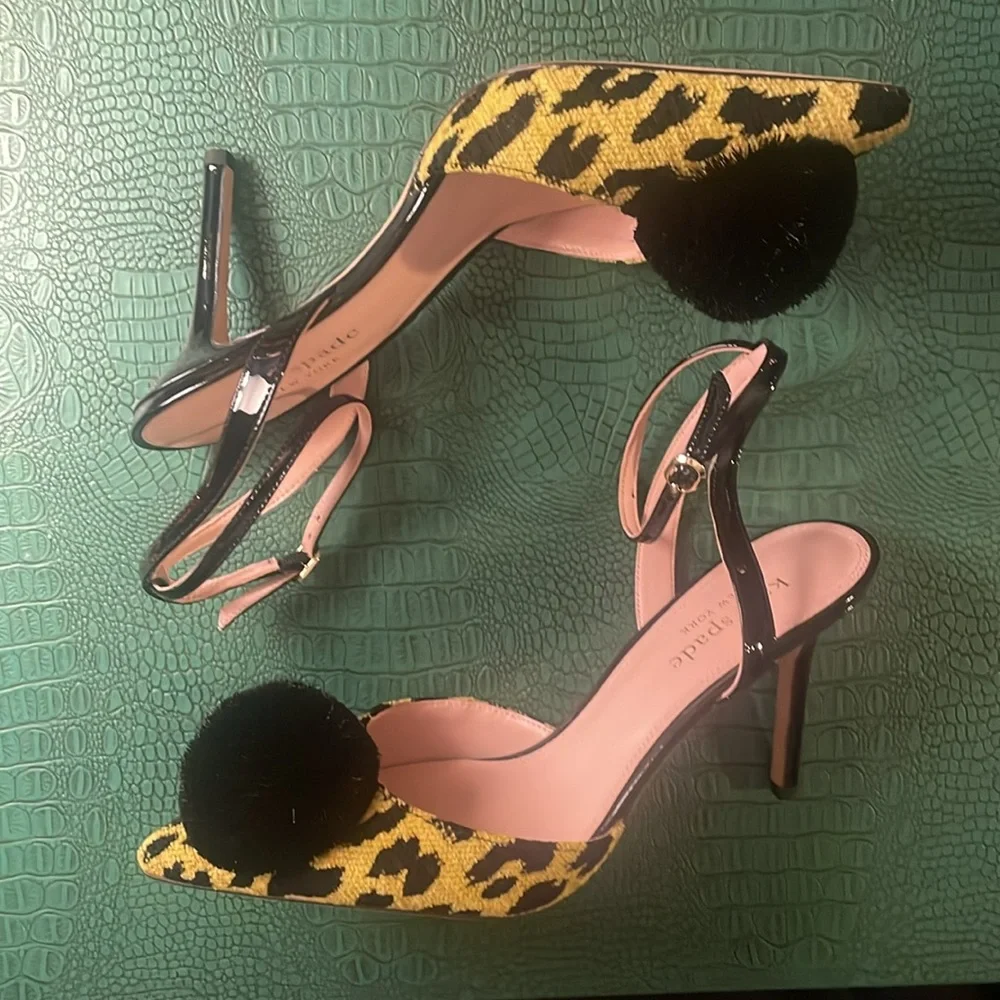 kate spade Amour Pom in chartreuse leopard print chenille and black patent heel - Picture 1 of 3